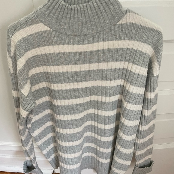 Loft Grey Sweater - Picture 1 of 2